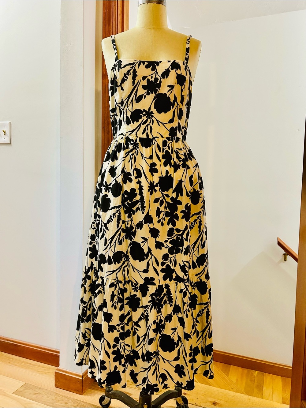 Evereve ‘Florence’ Black and Cream Floral Cotton Poplin Midi Dress with Pockets